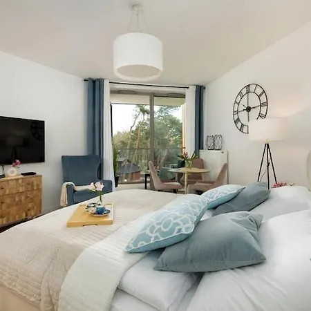 شقة Holiday Studio With Access To Pool And Sauna بوبيروفو